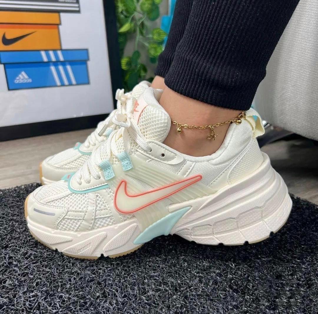 Tenis Nike V2k Run Mujer